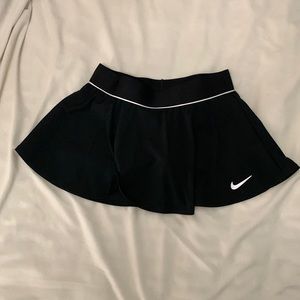 Nike size medium girls skirt with built in shorts skort
